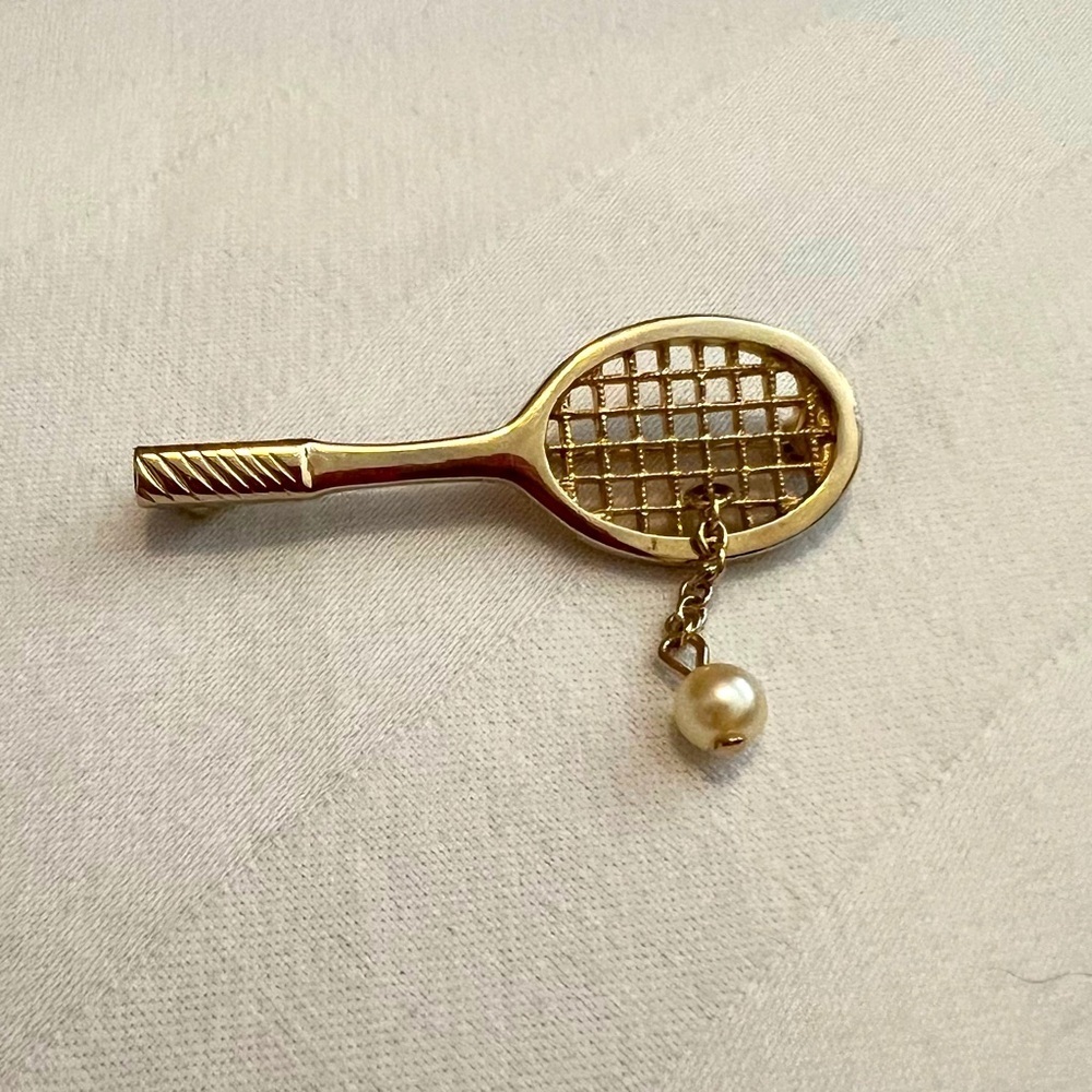 Vintage AVON tennis racquet brooch with faux pearl detail